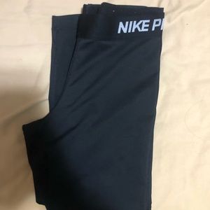 CROPPED NIKE PRO LEGGINGS